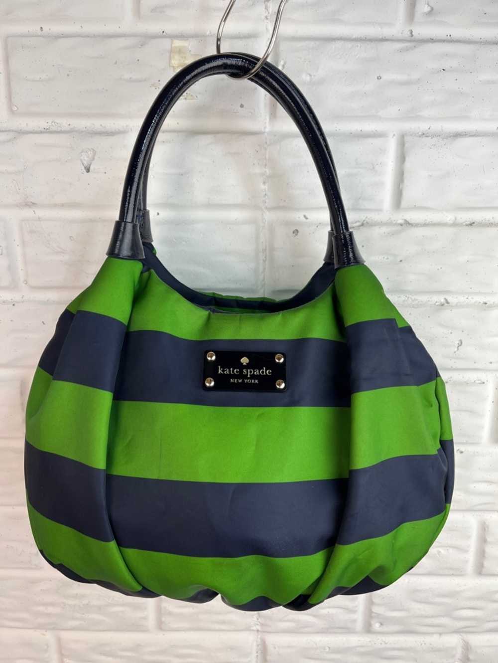 KATE SPADE KAREN CAMBRIDGE STRIPED  NYLON AND PATENT BUBBLE HANDBAG NAVY GREEN